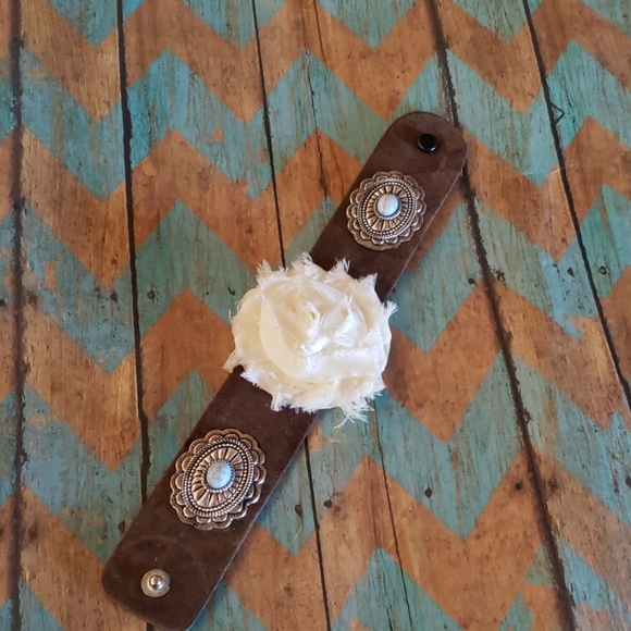 Jewelry - Handmade leather snap bracelet